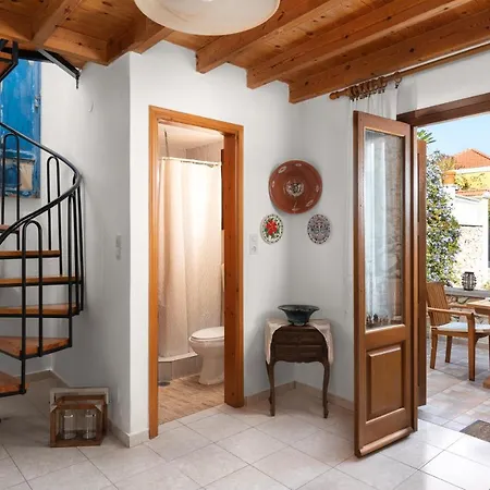 Little Karafillias Chalki House *