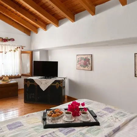 Little Karafillias Chalki House Ferienhaus *