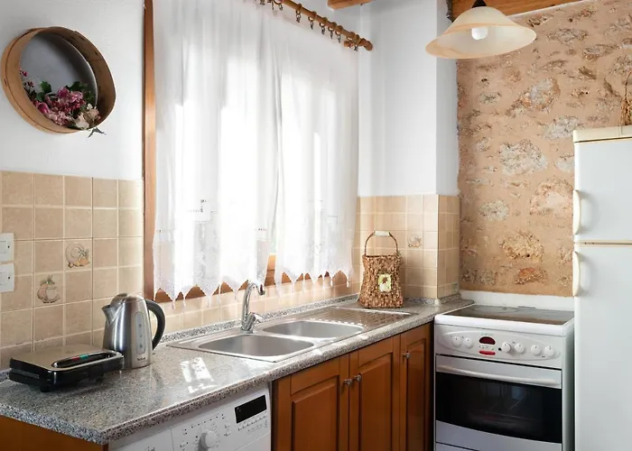 Little Karafillias Chalki House *