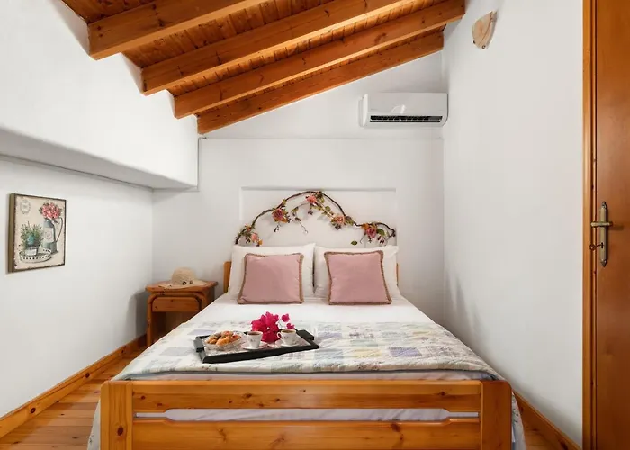 Little Karafillias Chalki House בית נופש *