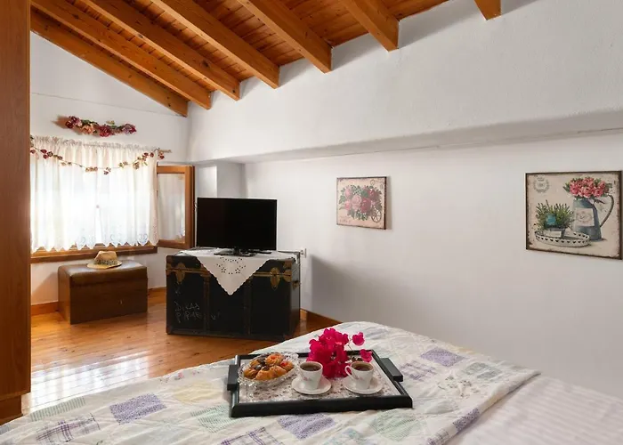 Little Karafillias Chalki House Hébergement de vacances *