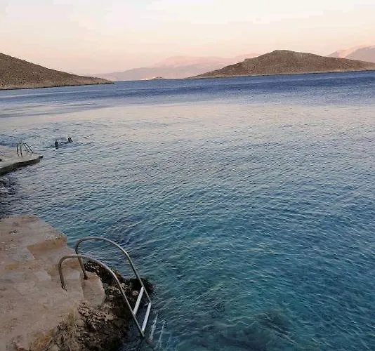 Little Karafillias Chalki House Hébergement de vacances