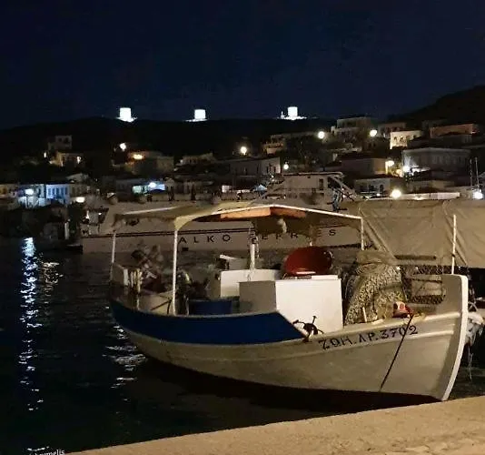 בית נופש Little Karafillias Chalki House *